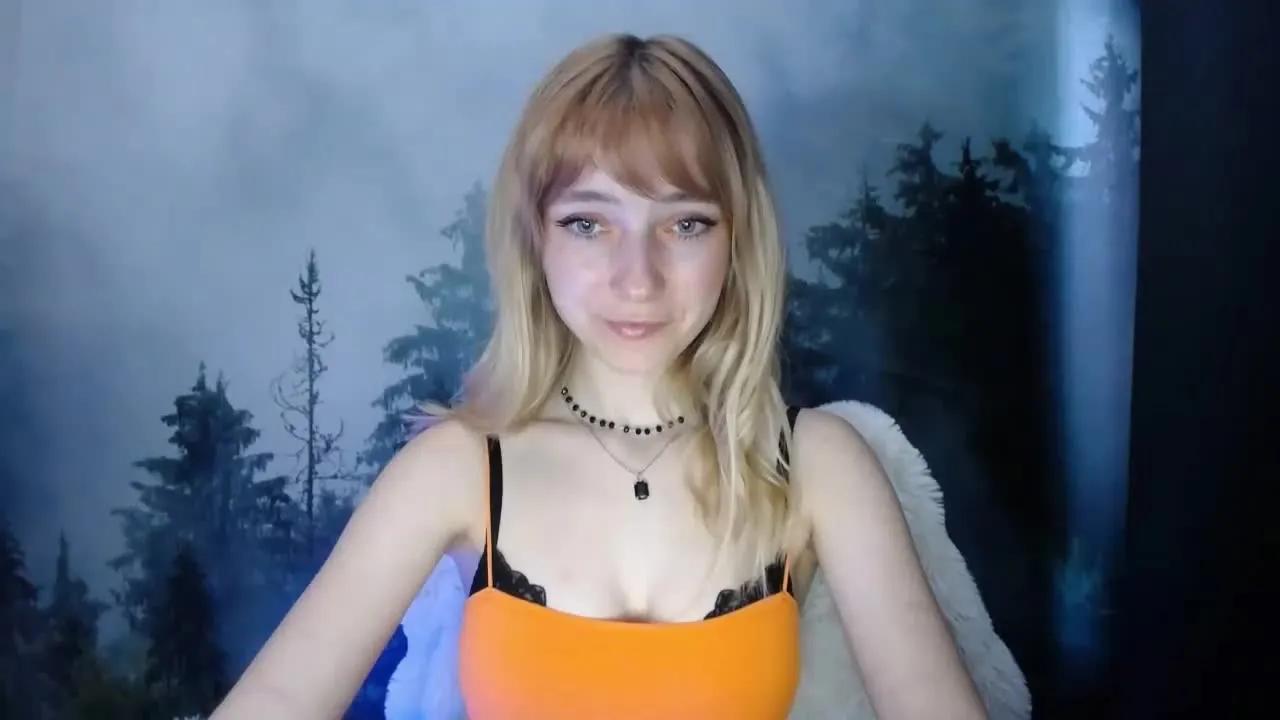 Offline LuciaGorgeous on Streamray