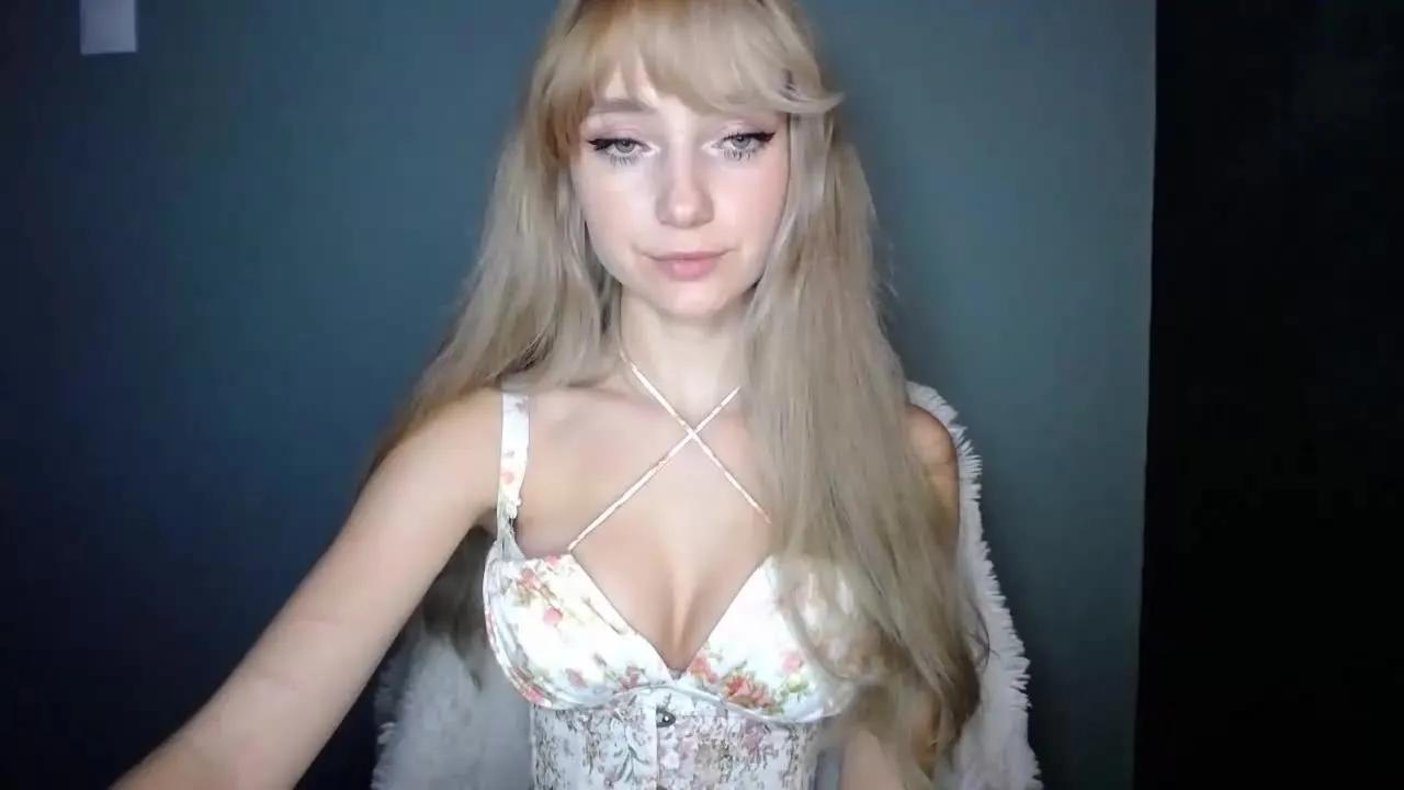 Offline LuciaGorgeous on Streamray