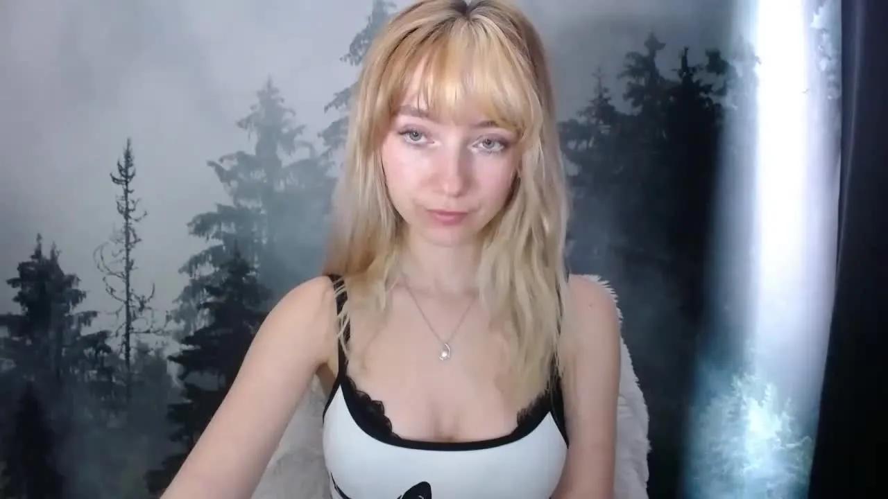 Offline LuciaGorgeous on Streamray