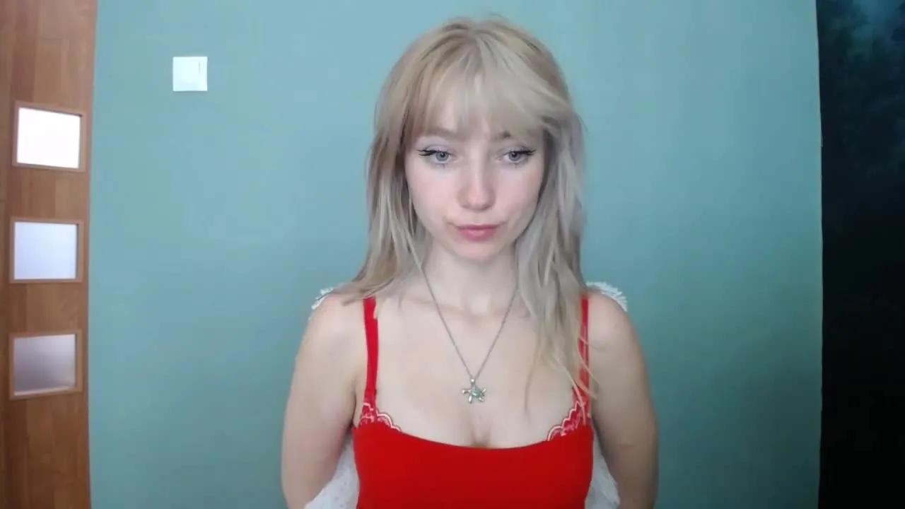 Offline LuciaGorgeous on Streamray