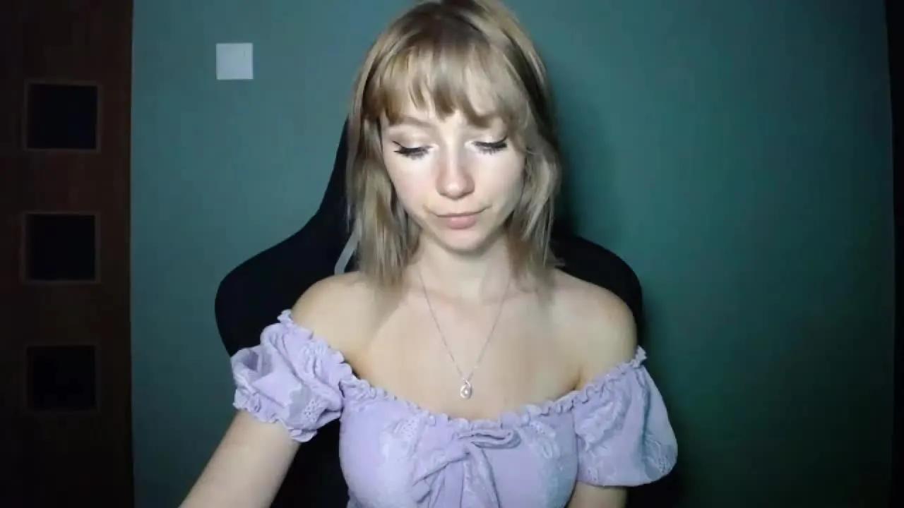 Offline LuciaGorgeous on Streamray