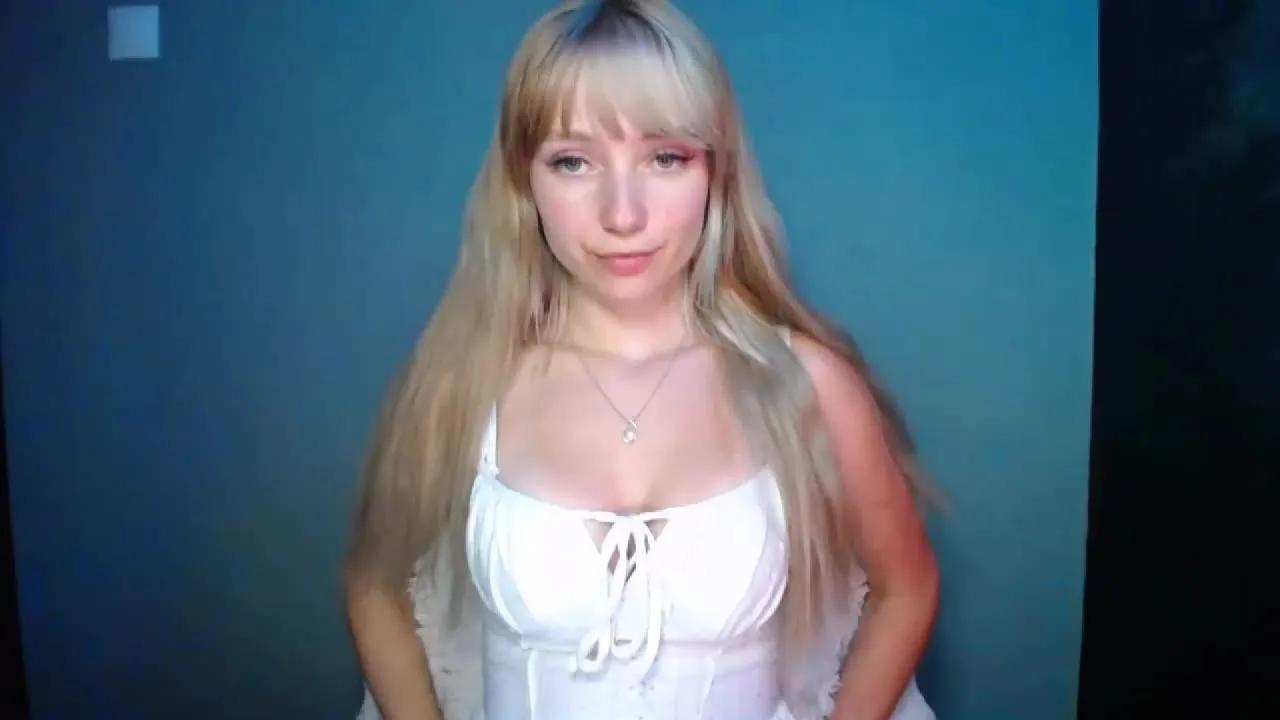 Offline LuciaGorgeous on Streamray