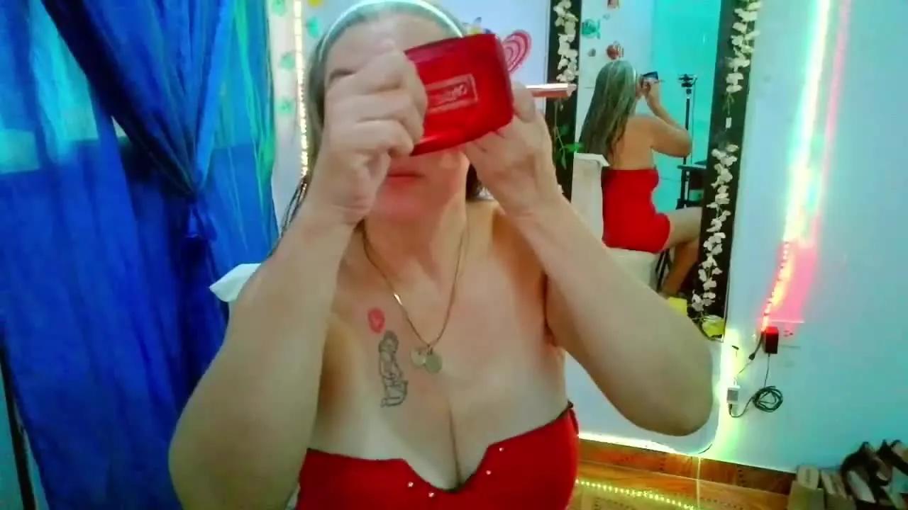 Offline NathalyEva on Streamray