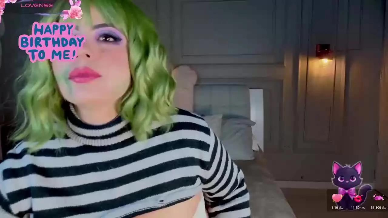 Offline PrettyAnie on Streamray