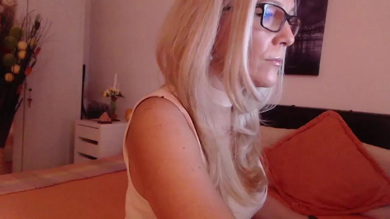 Offline Reeya on Streamray