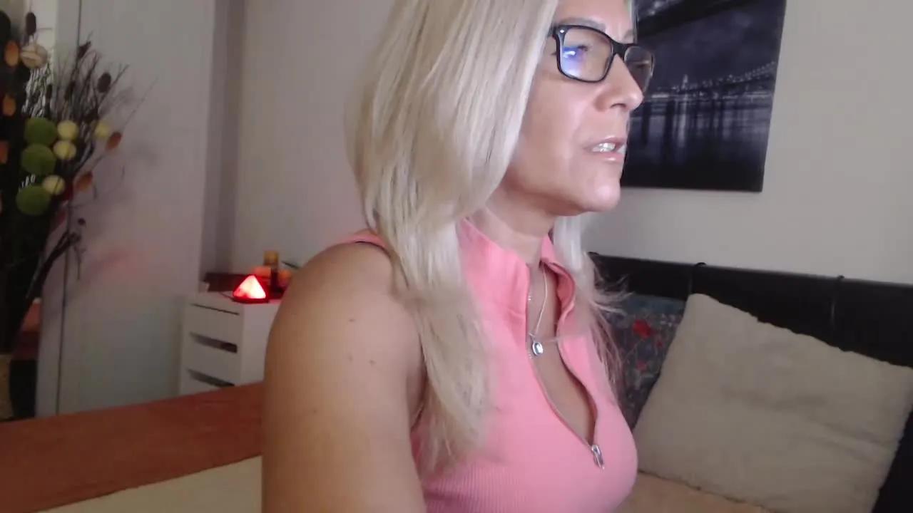 Offline Reeya on Streamray