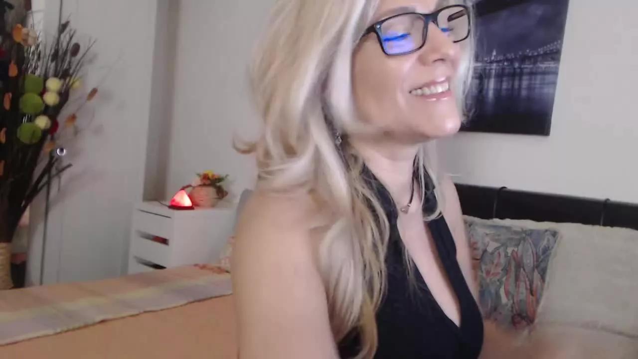 Offline Reeya on Streamray