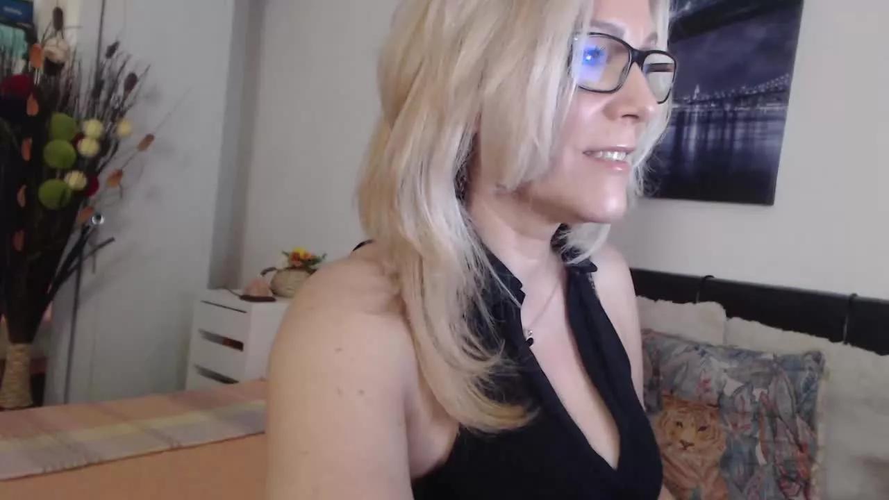 Offline Reeya on Streamray