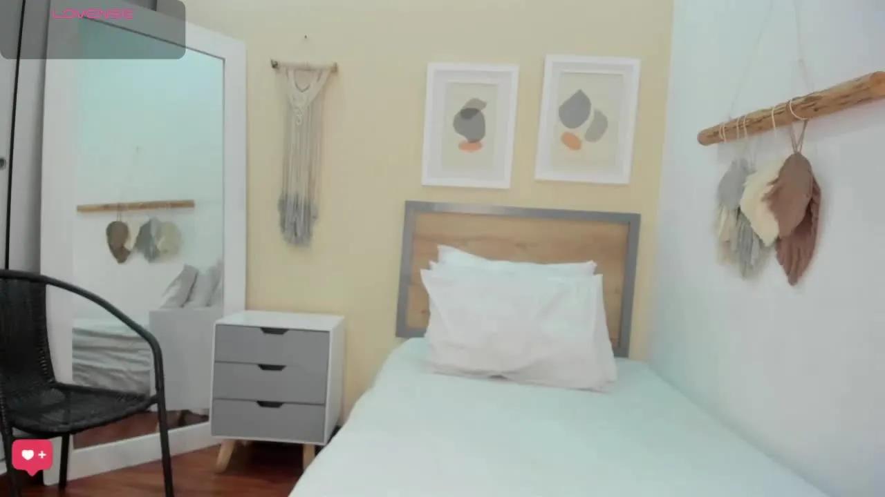 Offline SwettLia on Streamray