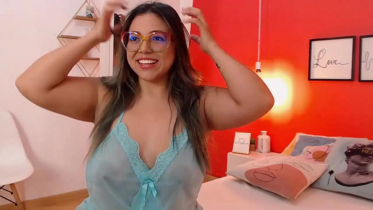 Offline YvannaMora on Streamray