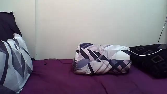 AddictiveAssCurves on StripChat 