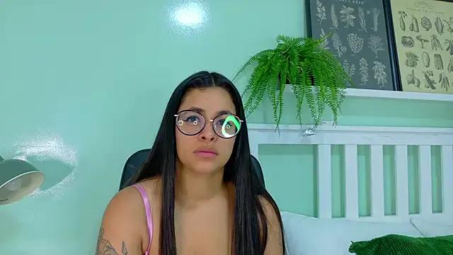 ALASKA_JONES on StripChat 