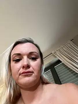 Freechat Bella-Tight on StripChat