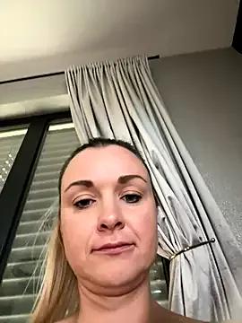 Freechat Bella-Tight on StripChat