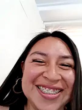 BellaRoux1 on StripChat 