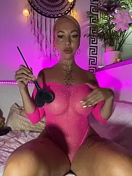 Freechat CheekyChels on StripChat