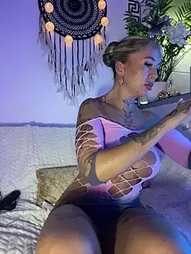 Freechat CheekyChels on StripChat