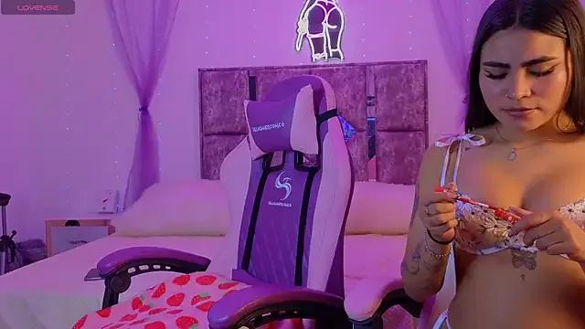 Freechat danilu_and_eva21 on StripChat