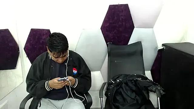 Freechat DaveHottx on StripChat