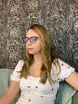 ElieNova on StripChat 
