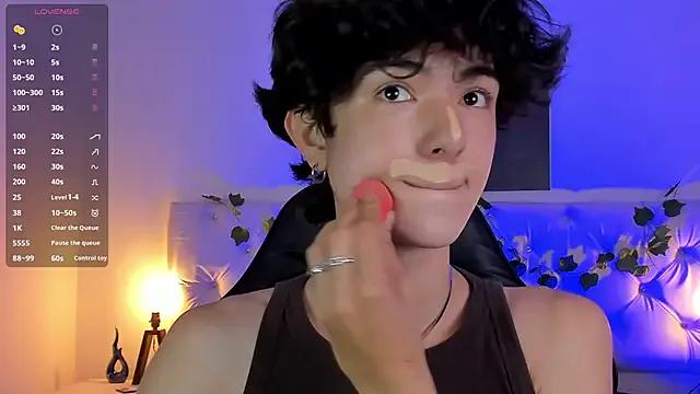 Elliot_younngg on StripChat 
