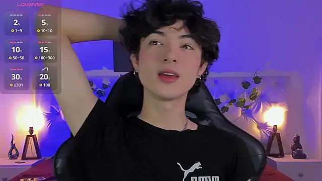 Elliot_younngg on StripChat 