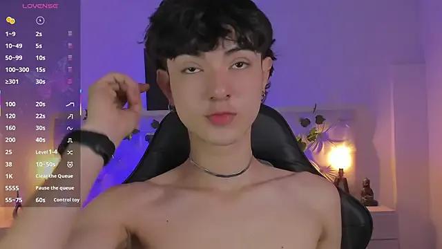 Elliot_younngg on StripChat 