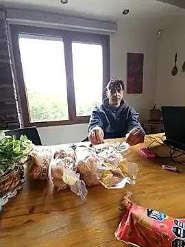 Freechat Elnonoykeila77 on StripChat