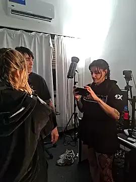 Freechat Elnonoykeila77 on StripChat