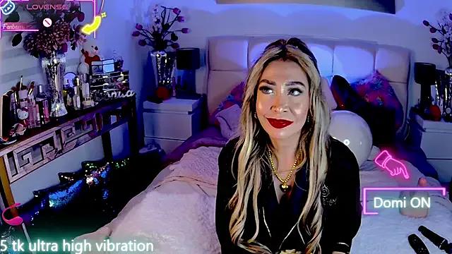 EvelinaGrey on StripChat 