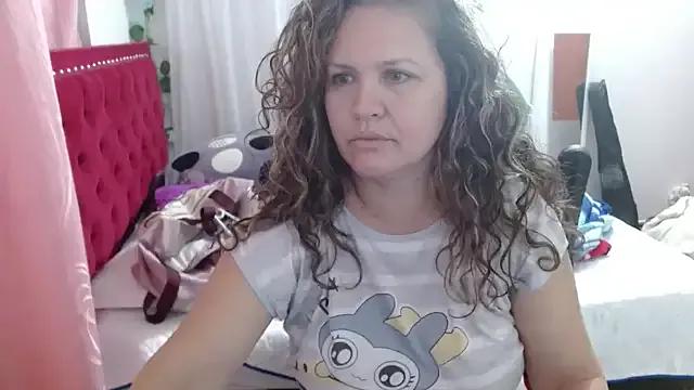 helenca43 on StripChat 