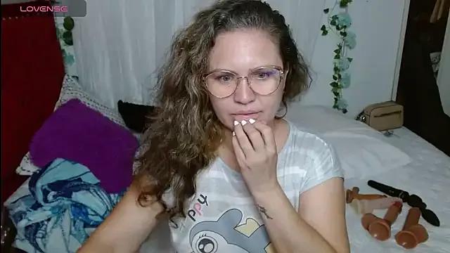 helenca43 on StripChat 