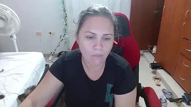 helenca43 on StripChat 