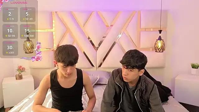 hoot_boyss on StripChat 