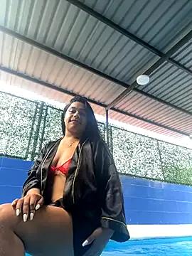 Freechat Issafoxx on StripChat