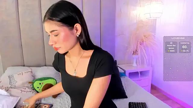 leaahcashh on StripChat 