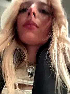 Freechat LoraaDoll on StripChat