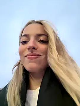 Freechat LoraaDoll on StripChat