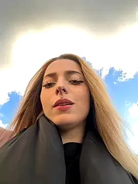 Freechat LoraaDoll on StripChat