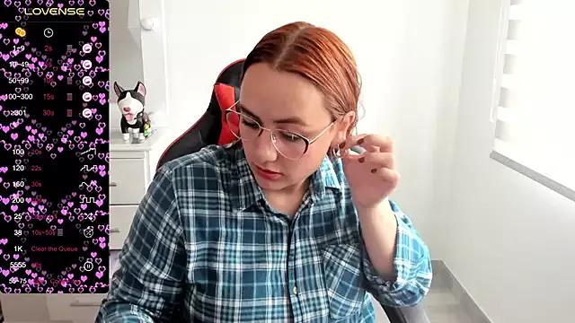 Freechat maryluna95 on StripChat