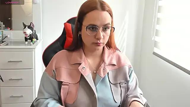 Freechat maryluna95 on StripChat