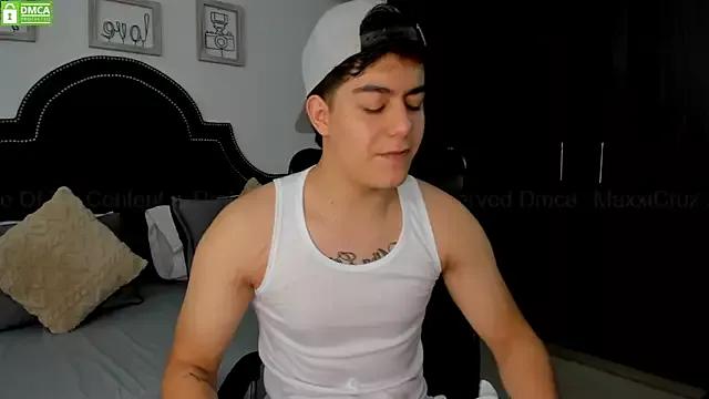 MaxxiCruz on StripChat 