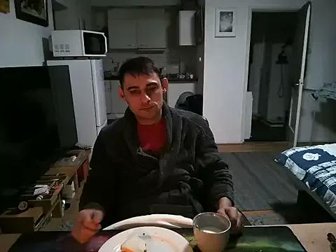 Freechat mihaimichael on StripChat