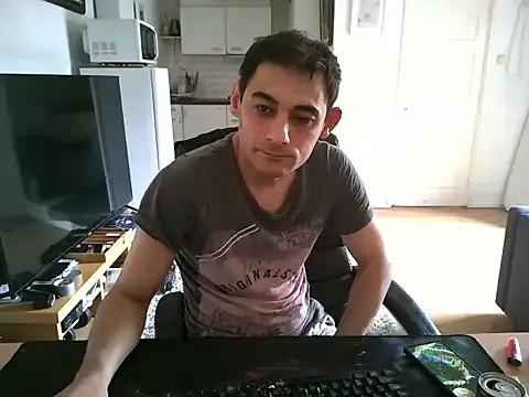 Freechat mihaimichael on StripChat