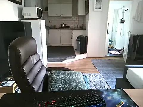 Freechat mihaimichael on StripChat