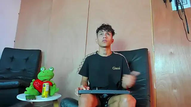 Freechat milo_crave on StripChat