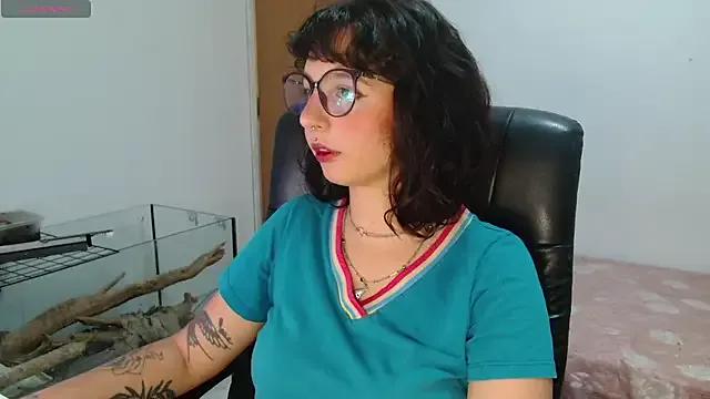 Freechat myamillor on StripChat