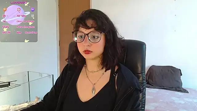 Freechat myamillor on StripChat