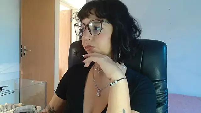 Freechat myamillor on StripChat