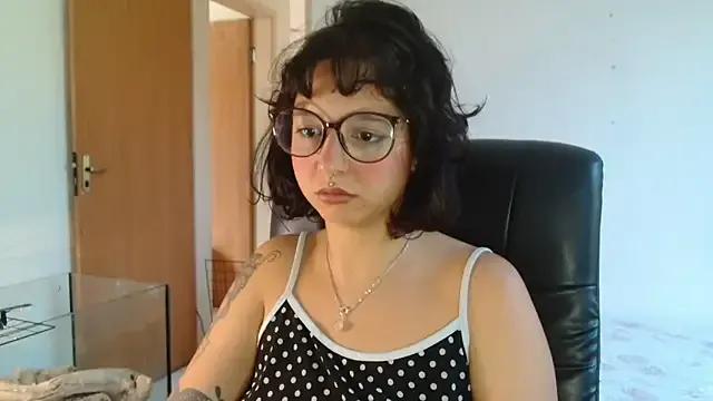 Freechat myamillor on StripChat